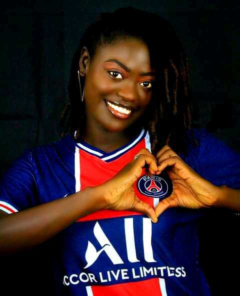 #psgfans# 
 
Un supporter Parisien.Ici c'est !!!!!!