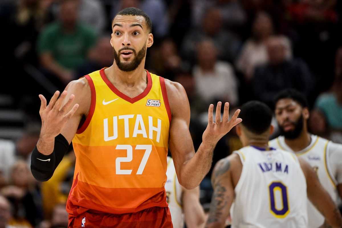 [NBA]: Utah still beaten.#utah#nba#us 
 
Utah recorded its 4th loss in 6 games on Thursday.  The Jazz bowed to Washington (131-122).  Despite this defeat, Utah (29 wins, 11 losses) is still leader of the Western Conference.  Washington (15 wins, 25 losses) is 13th in the East. 
 
 Defending champions, the Lakers sign a fourth victory in a row.  The Angelinos beat Charlotte (116-105).  With 68% wins (28 wins, 13 losses), the Lakers are in 2nd place in the Western Conference.