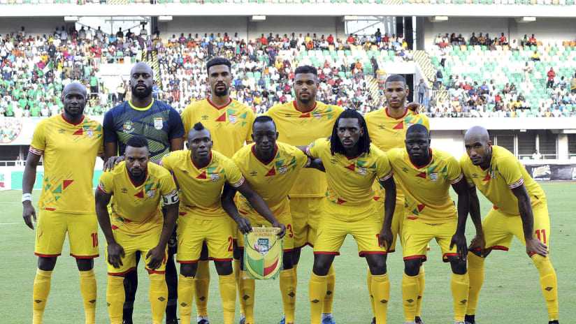 [Sierra Leone]: Une Prime De 20 000 Dollars En Cas De Qualification.#sierraleone#primeencasdequalif... 
 
Une bonne dose de motivation pour les joueurs de l’équipe nationale de Sierra Leone. Ils auront la possibilité de toucher chacun une forte somme d’argent en cas de victoire contre le Bénin mardi. Et pour motiver les joueurs, le président de la République leur a promis la somme de 20 000 de dollars "chacun". L’information est donnée par le Média officer de l’équipe nationale de la Sierra Leone.
