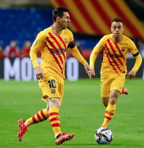 #copa d'El Rey 
 
Le FC Barcelone de #messi remporte dame coupe contre Athletico de Bilbao. 
 
Le score est sans appel(4-0), avec un doublé de #messi,un but de #Griezmann et de #Jong.Les #catalans ont marché sur les yeux.