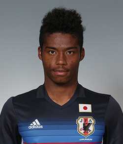 [Japon]: Japonais du côté de sa mère et nigérian de son père, #ado #onaiwu fait sensation du début de la saison de football au Japon. 
Samedi, son triplé a permis aux #yokohama #marinos de s'imposer face au #fc #tokyo.