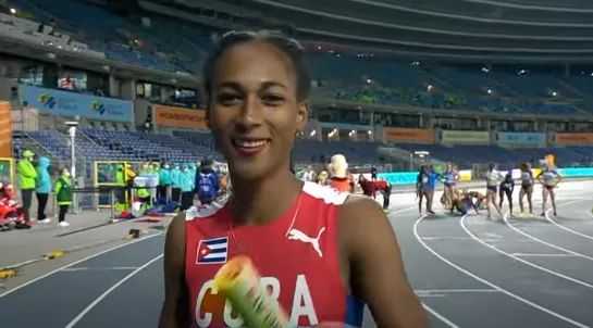 Cuba showed their performance in the heats yesterday was no fluke as they stormed to victory in the women's 4x400m final in 3:28.41. Poland finishes second in 3:28.81 and Britain faded from first to third on the last leg , clocking 3:29.27. #worldrelays