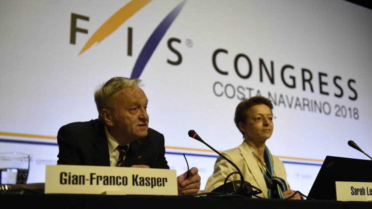 La #Fédération #internationale de #ski (FIS) tiendra vendredi son Congrès bisannuel, lors duquel sera élu un nouveau président à la place du Suisse #gian-#franco #kasper, en fonction depuis 1998. Le Congrès devait se tenir au printemps 2020 mais avait été repoussé d'un an à cause de la pandémie de coronavirus, allongeant d'autant le règne de Kasper, qui passe la main à 77 ans.