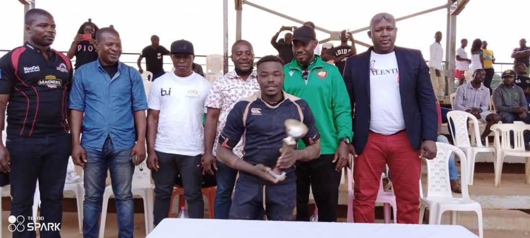 #rugby à 15  
 
 #addax Petroleum Rugby Club remporte le championnat 2021. 
 
C'était face au #yuc Rugby Club (Yaoundé University club) samedi dernier, au stade de la Concorde (09-16). 
 
C'est la 6e fois que la formation de Douala remporte le championnat National de Rugby à 15.