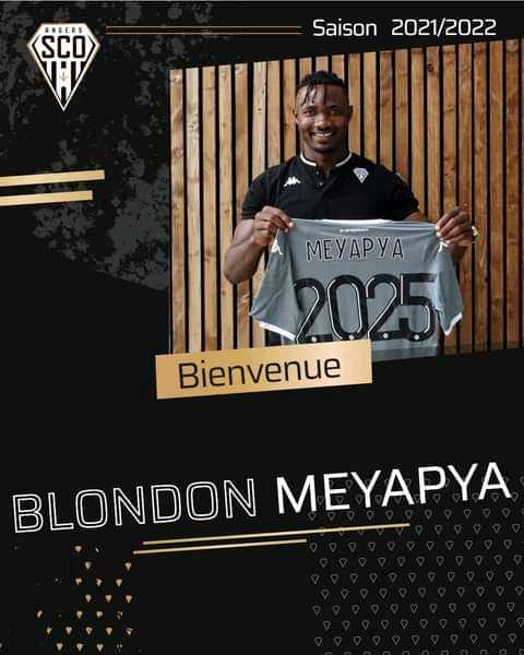 #mercato 
Quelques images fortes de la signature de l'international Camerounais#meyapya à #angers. 
 
L'ex joueur de Fauve#azur (ligue 2 au Cameroun) a signé un contrat de 4 ans avec le club de ligue 1,le #sco .