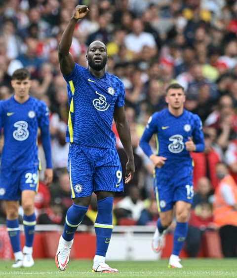 #epl 
Arsenal vs Chelsea,ou l'entrée réussie de #lukaku. 
Pour son premier match sous les couleurs de sa nouvelle équipe,le Belge d'origine Congolaise (RDC ) a mis tout le monde d'accord.Un but ,agrémenté d'une performance digne d'un attaquant de classe.Les #bleus vont s'imposer à l'#emiratesstadium(Lukaka et James buteurs) pour le (2-0).Une victoire qui marque la série de bonnes performances du club Londonien.