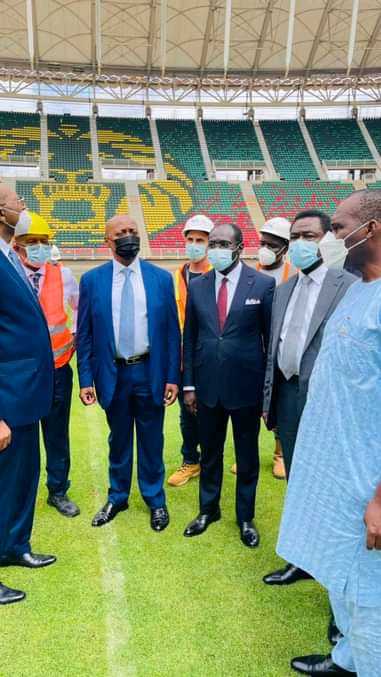 Infrastructures 
Visite du président de la #caf au complexe sportif d'#olembe. 
 
Patrice#motsepe compare cette infrastructure à certains stades au #qatar.Des propos qui s'opposent à ceux qui laissent fuire la rumeur de voir le #cso(complexe sportif Olembe) écarté de la CAN.