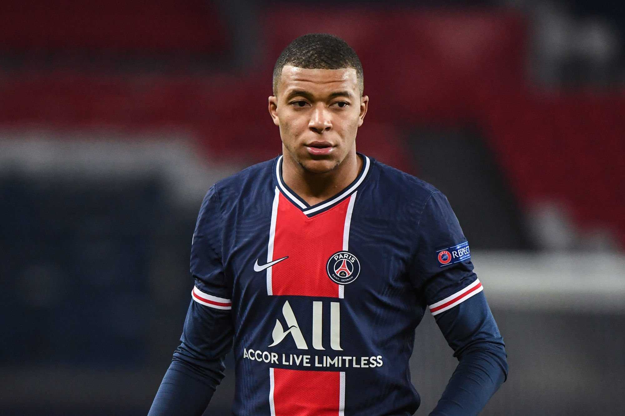 [PSG] 
Selon L'Equipe, #kylian_mbappe, qui souffre actuellement du mollet, pourrait être présent le 15 septembre prochain pour le match de #ligue_des_champions entre le #psg et le #fc_brugges. Ce serait juste une blessure mineure pour l'international français.