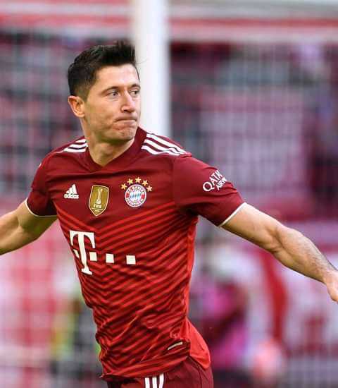 Statistiques
#bayern
#lewandowski
La machine à buts des #munichois.
17 des 61 buts toutes compétitions confondues du club cette saison ont été inscrits par lui.