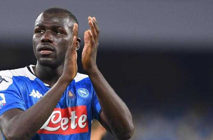 [Mercato] 
#kalidoukoulibaly ouvre la porte d'un départ de #naples seulement pour la sollicitation venant de trois clubs au monde. 
« Si je décidais de quitter Naples, je ne le ferais que pour deux, maximum trois clubs dans le monde. Je parle du #city de Pep, du #realmadrid et de #barcelone », a fait savoir le défenseur sénégalais.