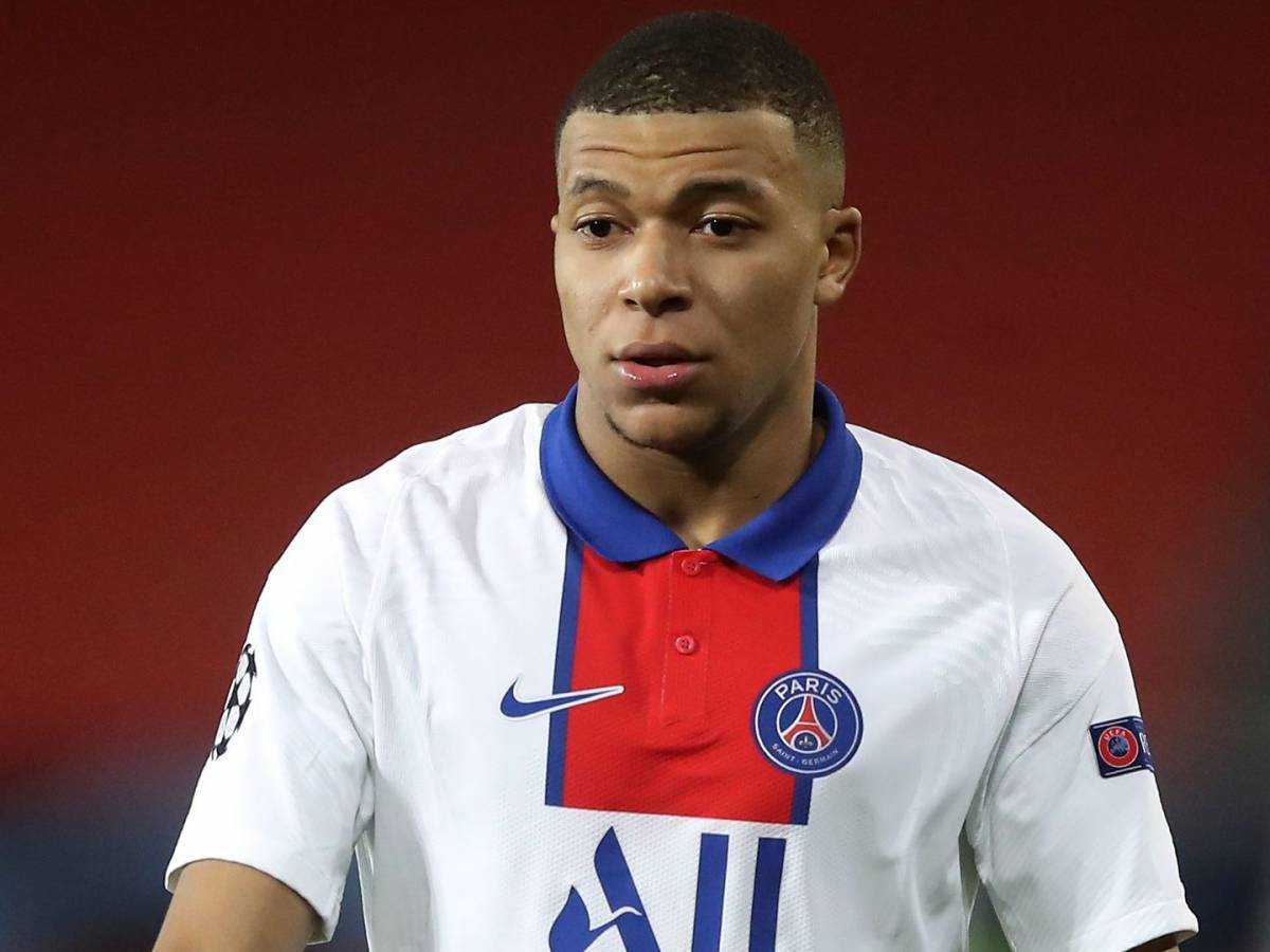 [Mercato] 
Dans un entretien à Le Parisien, #fayzalamari la mère de #kylianmbappe a donné la raison pour laquelle son fils veut absolument rejoindre le #realmadrid cet été. 
"L'été dernier, Kylian a choisi le REAL MADRID car il voulait réaliser son RÊVE et être au début d'une histoire. Si vous prenez cette équipe du Real Madrid, et que vous ajoutez Kylian et 3 ou 4 joueurs de plus, cette équipe n'est PAS la même. Kylian veut être au centre d'un projet. Il veut des défis constants", a-t-elle déclaré.