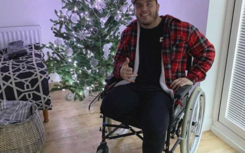 Retirement at 25 years old.  This is the fate that must face #ifan#phillips, who explained on Twitter to end his career.  Hooker of the Ospreys ( rugby club ). Philipps was injured in an accident between two motorcycles on December 5 and it caused him a right leg.😢