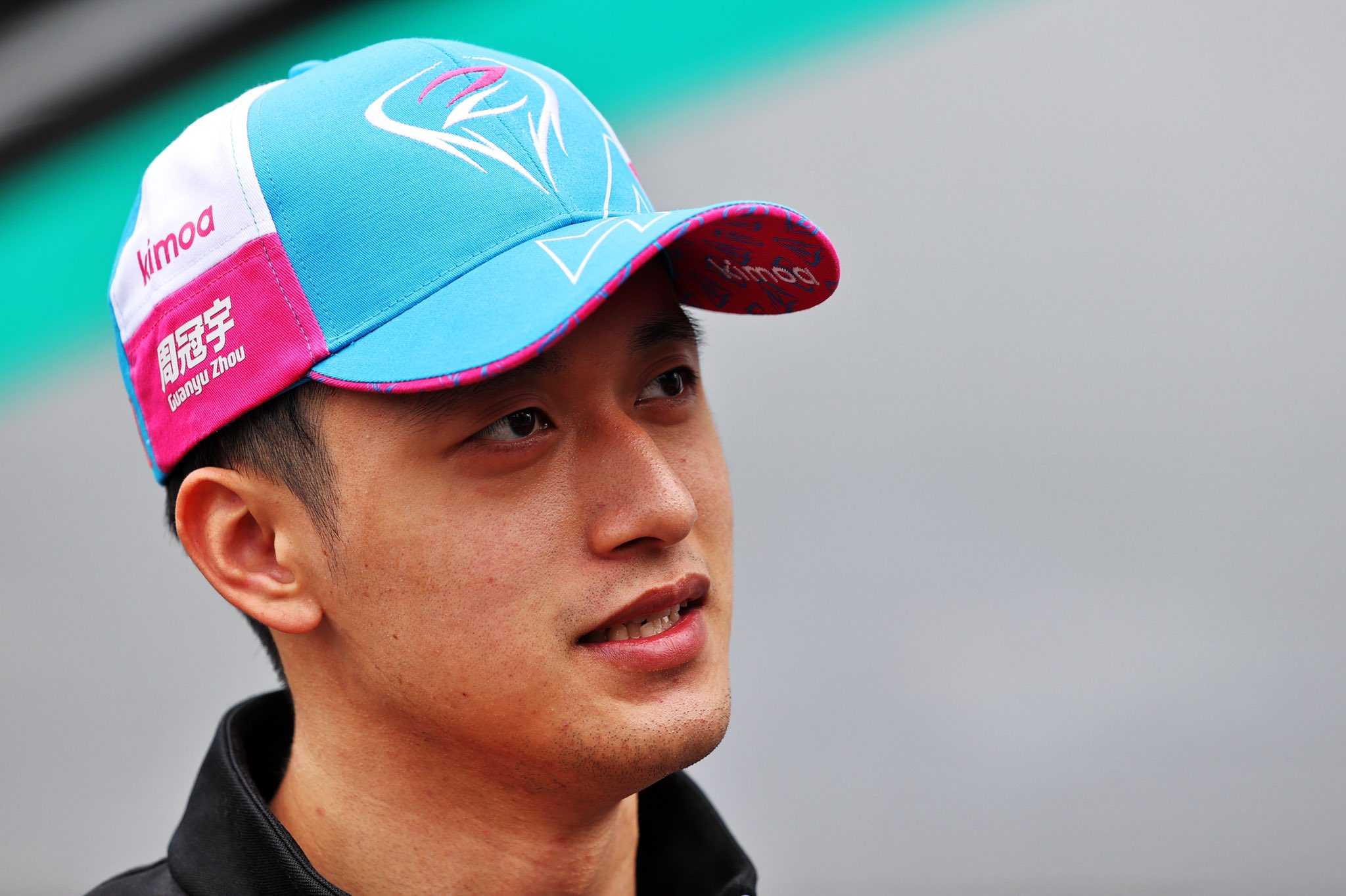 [Formule 1] 
Premier chinois à débuter en #formule1 la saison prochaine, #guanyuzhou a choisi son dossard. Le pilote d'#alfaromeo portera le numéro 24. Ses grands débuts seront scrutés à la loupe.
