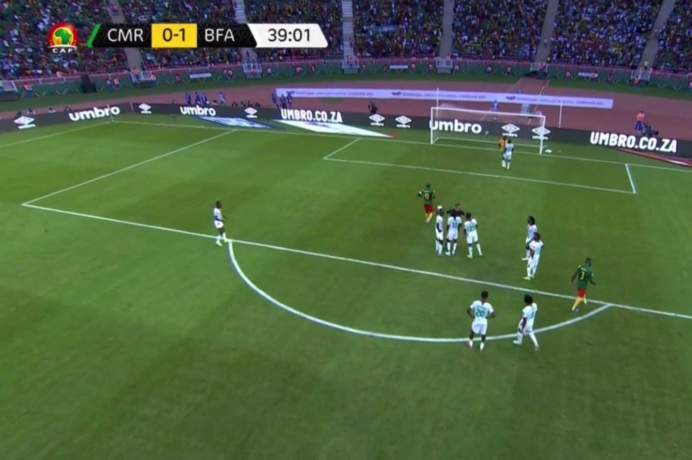 Pénalty pour le Cameroun, décision de l'arbitre après avoir consulter le VAR...Faute de Traoré sur Anguissa 
#can2021 #matchouverture #cameroun #burkinafaso
