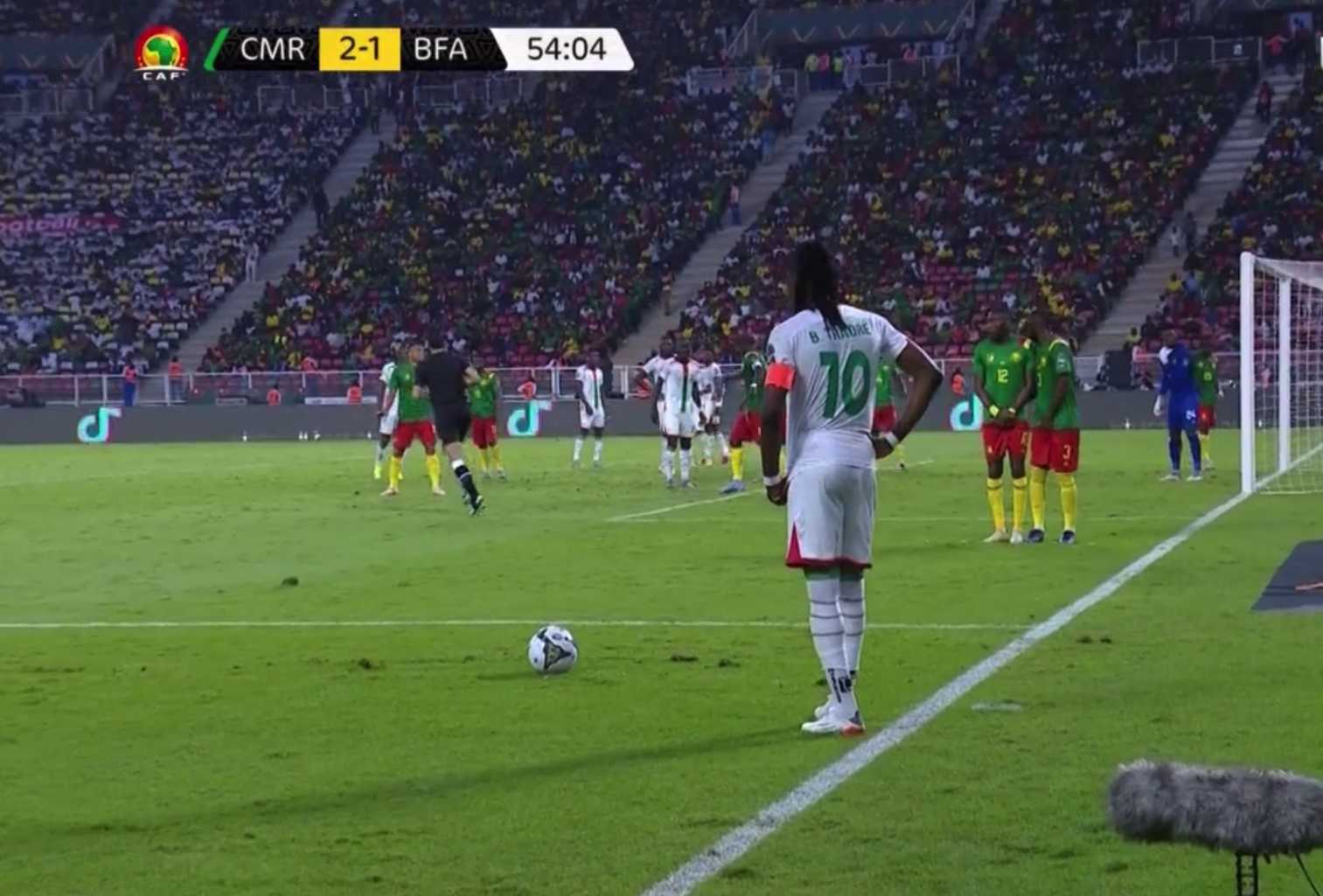 53' Quel sauvetage d'André Onana sur sa ligne après un centre-tir du virevoltant n°10 du Burkina Faso, Traoré!!! 
Le Cameroun n'est pas à l'abri d'un retour du Burkina Faso! 
#can2021 #matchouverture #cameroun #burkinafaso