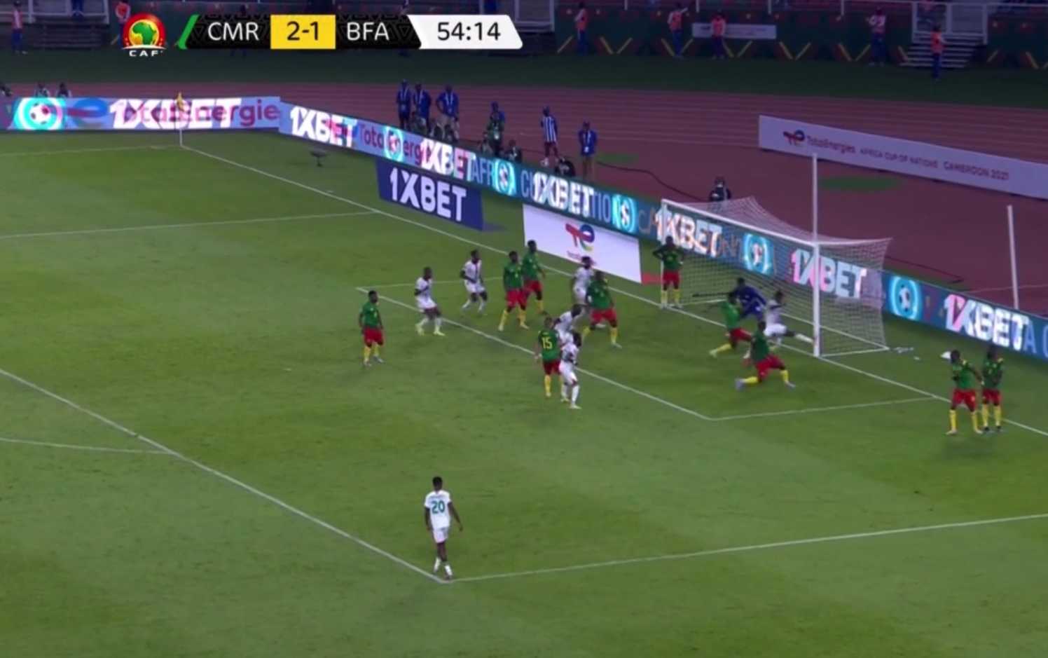 53' Quel sauvetage d'André Onana sur sa ligne après un centre-tir du virevoltant n°10 du Burkina Faso, Traoré!!! 
Le Cameroun n'est pas à l'abri d'un retour du Burkina Faso! 
#can2021 #matchouverture #cameroun #burkinafaso