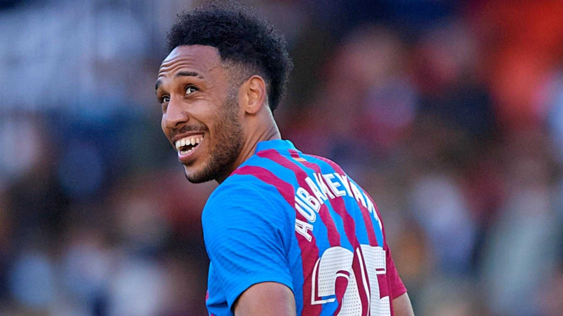 [FC Barcelone] 
Nouveau joueur du #fcbarcelone, #aubameyang a déjà dévoilé ses ambitions dans une interview accordée à Mundo Deportivo. 
"Je rêve de gagner la #liga et la C1, j’ai aussi un compte à régler avec l’Europa League", a-t-il déclaré. 
#ucl 
#uel