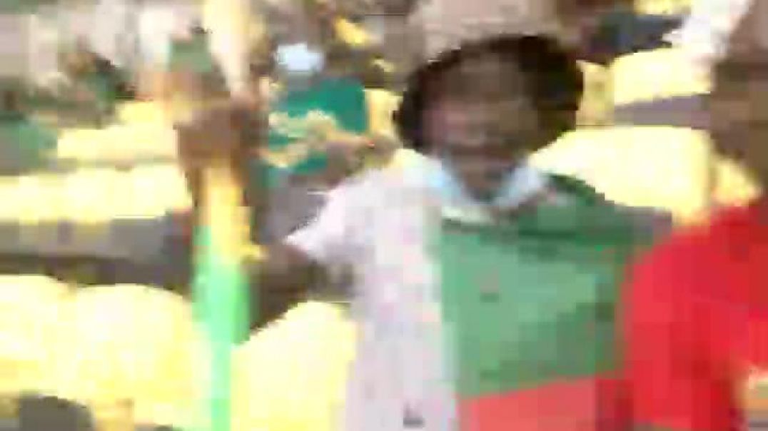 En plein parmi les supporters