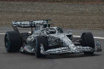 [Formule 1] 
Les constructeurs innovent. #valtteribottas au volant de la nouvelle #alfaromeo C42 aujourd’hui à Fiorano en Italie. 
Une photo d'Autosport. Le design est juste waouh. 
#f1