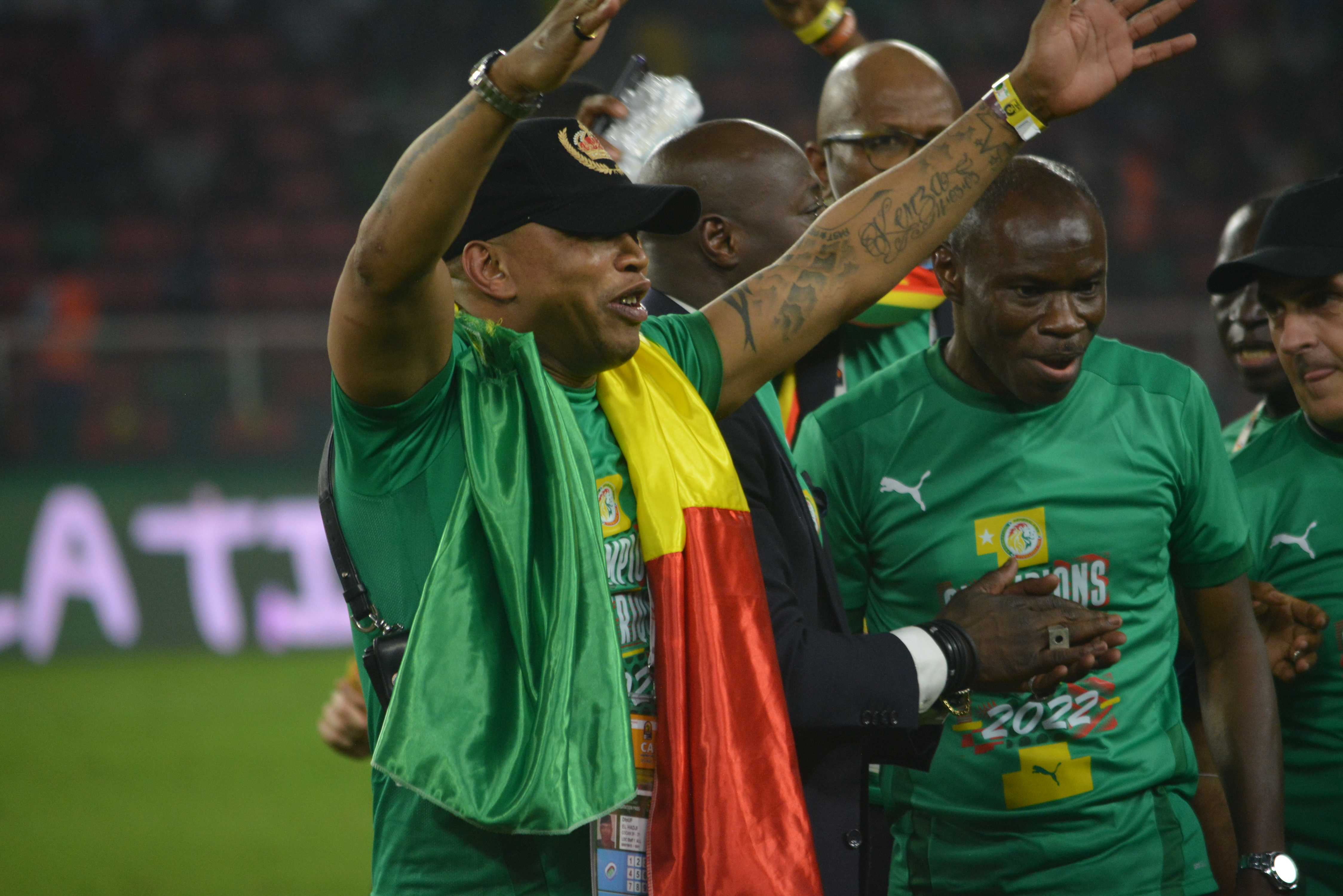 Diouf est sans doute l'un des meilleurs supporters de l'équipe nationale du Sénégal. On l'a vu à tout les matchs et surtout entrain de mobiliser les supporters des lions de la terraga. 
Bravo champion