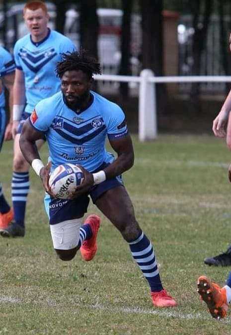 [Elm.CDM Rugby à 7] 
#rugby7 
#lionsindomptables 
Du renfort pour la Team Cameroon. 
 
Le sélectionneur Thomas Mpono a fait appel à des nouveaux joueurs pour appuyer ceux qui sont déjà présents dans la tanière.Il s'agit de Cédric Motoyo,Ambassa Guimpa,Steve Mekongo,Benoît Solè,pierre Ebah,tous des joueurs de la diaspora.En stage interne au complexe sportif #mateco de Yaoundé,le groupe se prépare pour le tournoi qualificatif au mondial prévu au Burundi.Rappelons que la coupe du monde de rugby à 7 se dispute du 09 au 11 septembre en Afrique du Sud. 
@M.Ateba