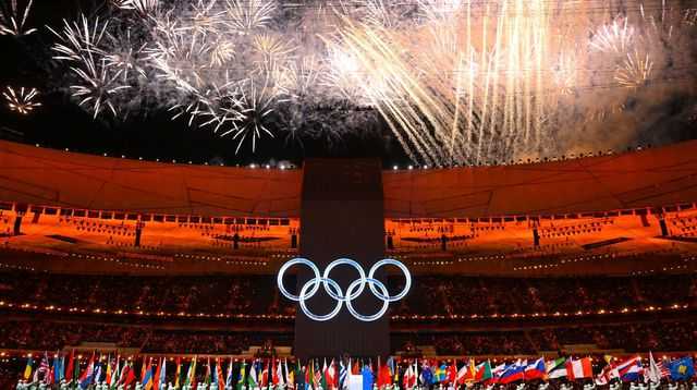"Je déclare que les 24e Jeux olympiques d'hiver sont ouverts": le président chinois #xi#jinping a donné avec la formule rituelle vendredi le coup d'envoi des JO-2022 qui font entrer Pékin dans l'histoire olympique en devenant la première ville à organiser les Jeux d'été et d'hiver.