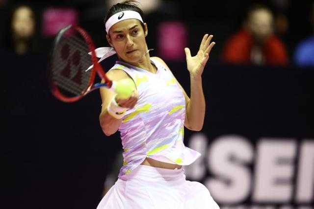 [Tennis] 
En raison d'une blessure à la cheville droite, #carolinegarcia a dû abandonner après avoir perdu le premier set (7-5, ab.) ce mardi, au premier tour du WTA 1000 de #miami, contre la Hongroise #anabondar. 
#tennis