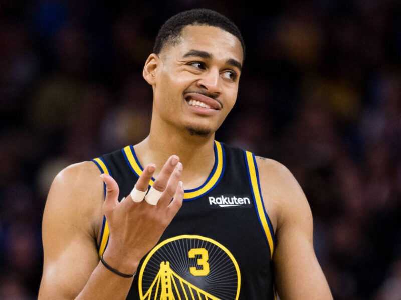 [NBA] 
Auteur de 27 points, 3 passes et 3 rebonds face aux #nuggets de #denver lors du match 3 des Play offs, Jordan Poole de #goldenstate entre dans l'histoire de sa franchise. 
Il est devenu le deuxième joueur à avoir marqué plus de 25 points à chacun de ses trois premiers matchs en play-offs. Le premier, c'était #wiltchamberlain en 1960. 
#nba 
#basket 
#basketball