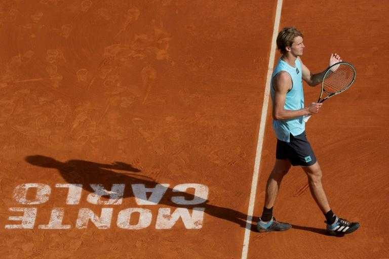 [Tennis] 
#alexanderzverev s'est qualifié aujourd'hui pour les quarts de finale du Masters 1000 de Monte-Carlo. Il a éliminé l'Espagnol #carrenobusta en deux sets 6-2, 7-5. 
#masters1000 
#montecarlo 
#tennis