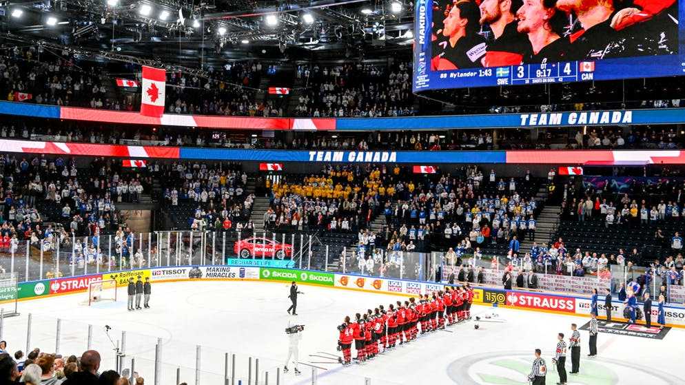 Le financement public de la fédération canadienne de hockey sur glace a été suspendu mercredi par le gouvernement car l'organisation est soupçonnée d'avoir voulu cacher un viol collectif commis par huit joueurs en 2018.