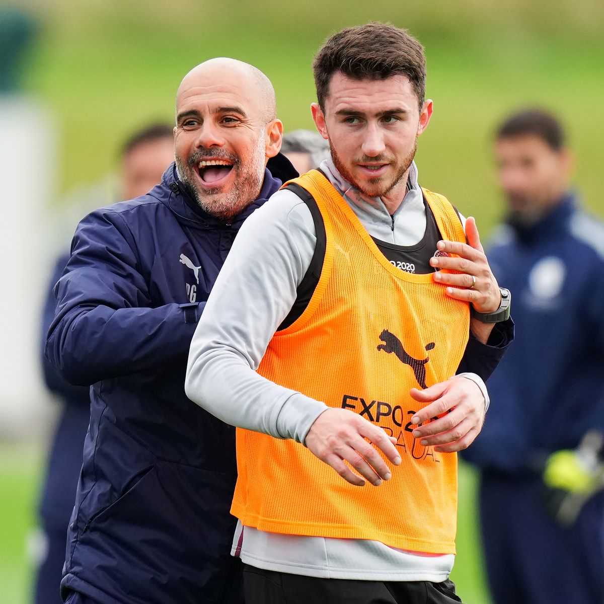 El defensa internacional español #aymeric#laporte se perderá el inicio de la temporada de la Premier League con el actual campeón Manchester City debido a una cirugía de rodilla este verano, anunció el viernes el entrenador del club inglés, #pep#guardiola.