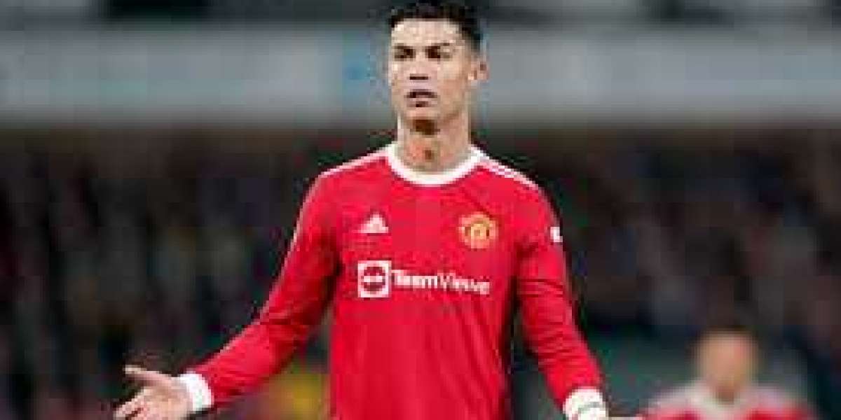 Manchester United: Cristiano Ronaldo invited to get more fit before playing
