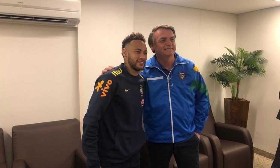 #neymar, the captain of the Brazilian football team, welcomed on Wednesday President #jair#bolsonaro 's visit to a children's center he founded in Sao Paulo, four days before the first round of the presidential election.