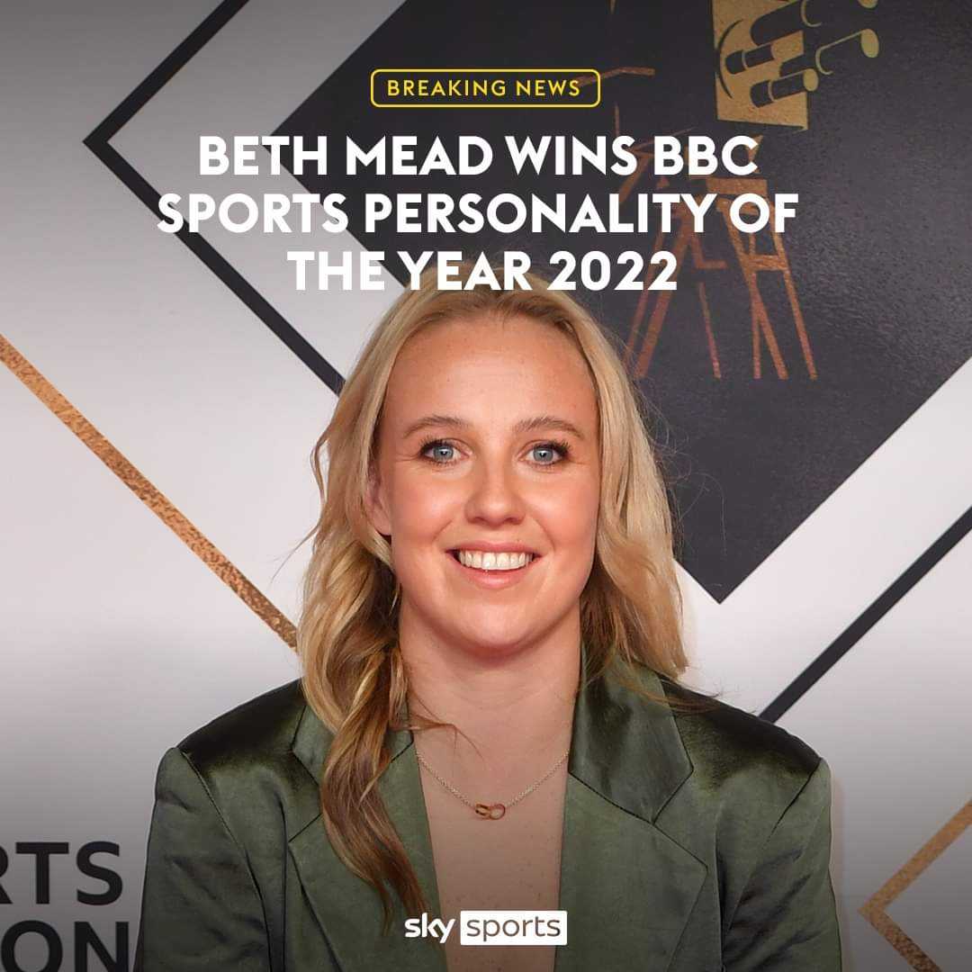 England’s Euro 2022 Golden Boot winner and player of the tournament Beth Mead wins BBC Sports Personality of the Year 🙌 
 
#award