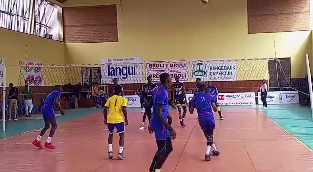 [Fecavolley] Ruée des volleyeurs pour #lopenCamtel de Yaoundé. #tangui #broli #camtel