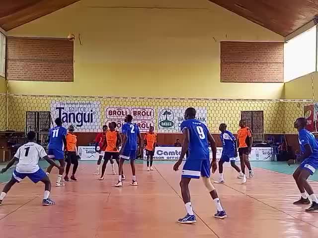 [Fecavolley] Ça joue à Yaoundé pour #lopencamtel. #tournoi #opencamtel
