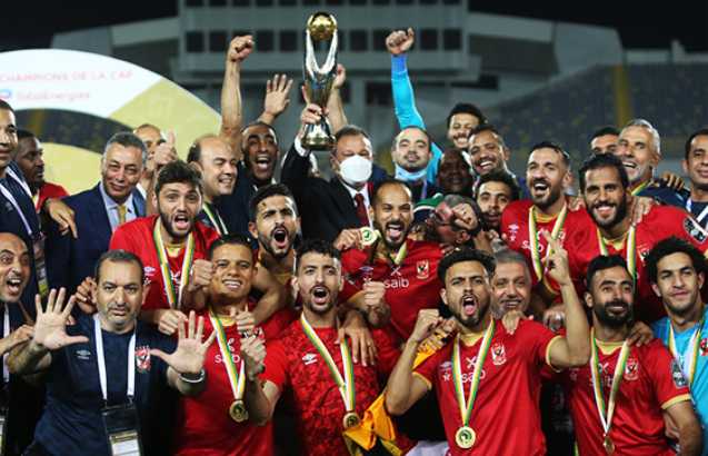 AL AHLY: Al Ahly est le club le plus titré d'Afrique avec 117 titres dont 10 ligues des champions. Les rouges et noirs joueront leur 16e finale de ligue des champions dont la 4e successive après 2020,2021 et 2022. Al Ahly dépasse largement le Zamalek SC et le TP Mazembe qui comptent 5 titres.  #cafcl #asc #palmares