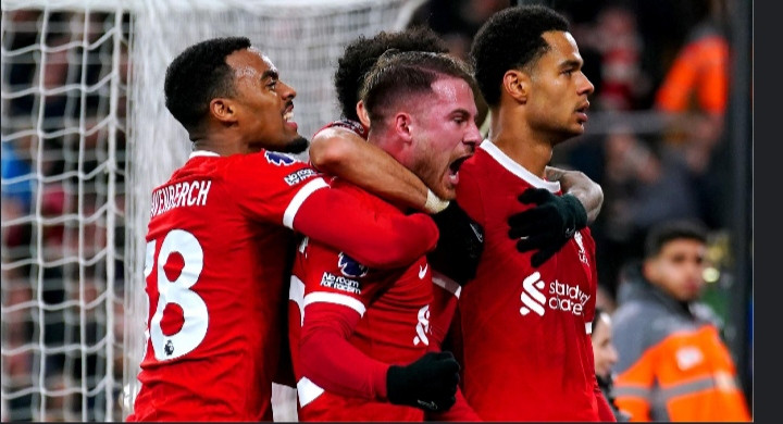 Les Reds dominent Luton et restent leader.