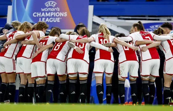 Ajax heeft ruim 700.000 euro verdiend