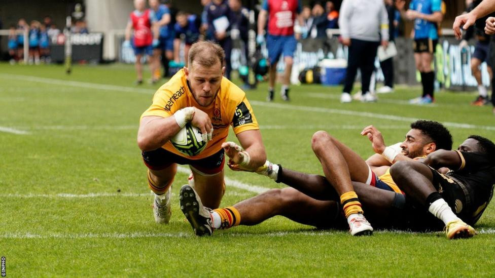 Ulster reach last eight as Willemse sent off