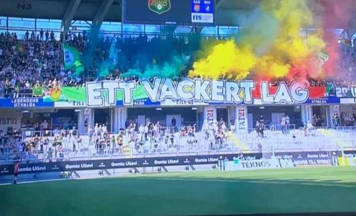 Vibrant hommage des supporters de l'IFK Göteborg.