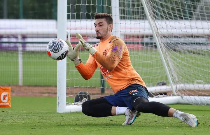 Dorival Jr chamou o goleiro Rafael do São Paulo.