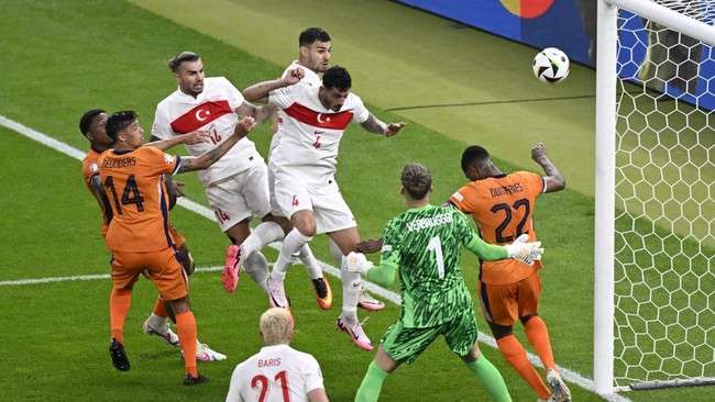 Belanda Nyisihake Turki, Ngelangkah ke Semifinal