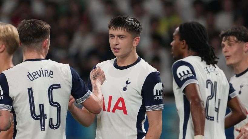 Teenager Moore scores winner for Spurs in Tokyo