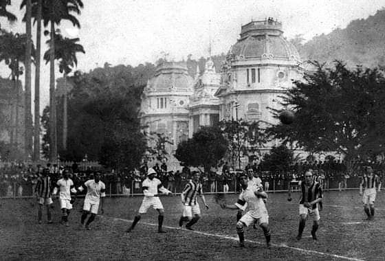 Há 110 anos, o primeiro jogo de sua história !