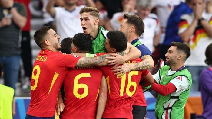 Final Euro: Carragher Akui Spanyol Unggulan