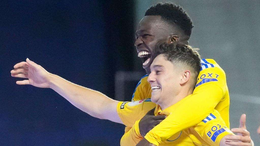 Leeds beat Sheff Wed in Yorkshire derby