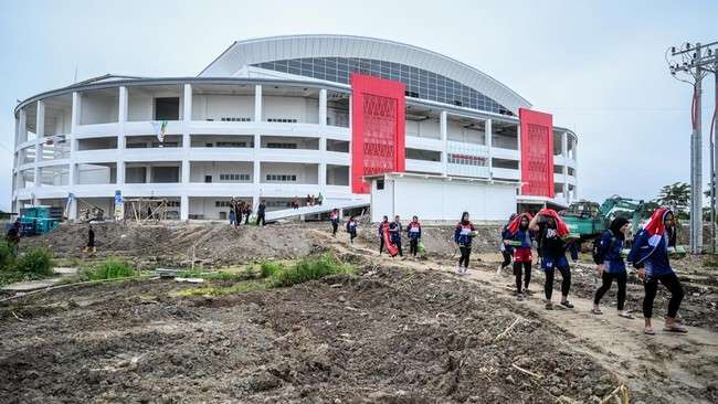 Jalan Berlumpur, Pertandingan Voli PON Ditunda