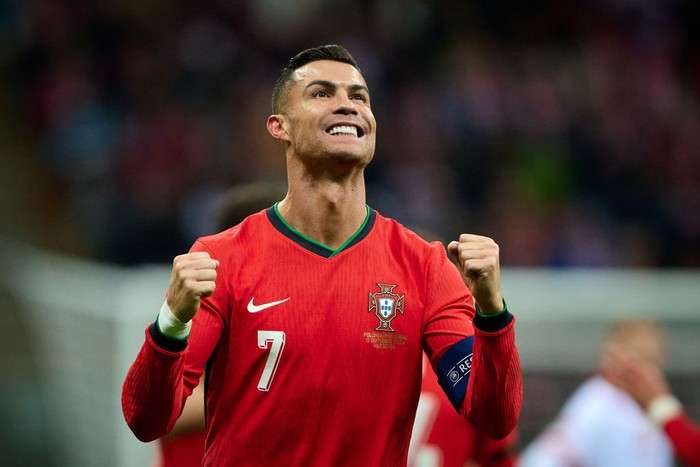 Ronaldo Kembali Beri Kode Belum Mau Pensiun