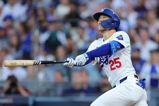 Dodgers agree to 5-year, $74M extension with Tommy